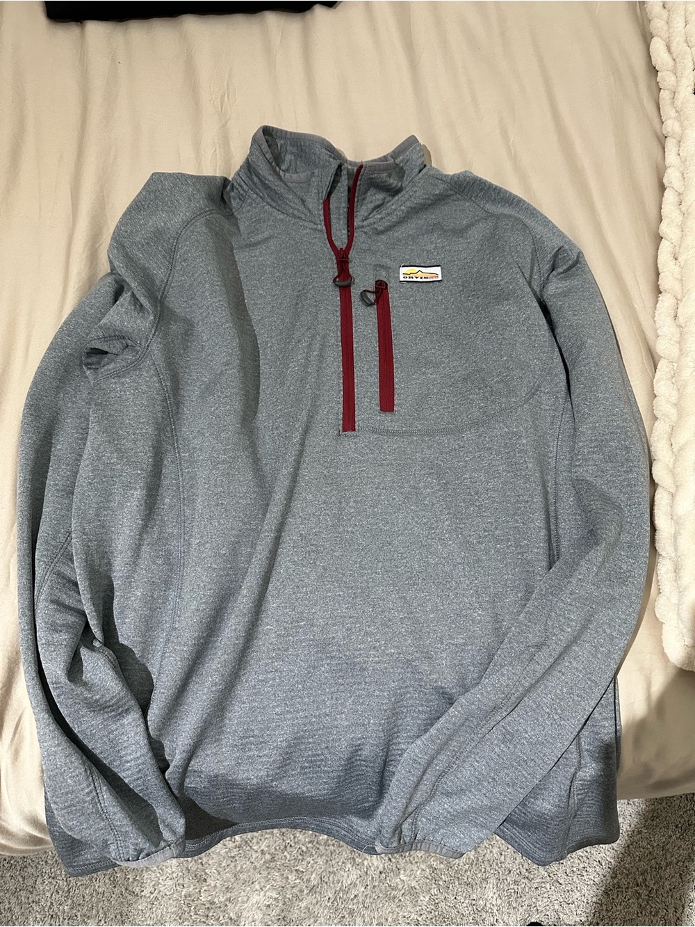 Or is Men's Gray Quarter-Zip Pullover Jacket with Maroon Accents
